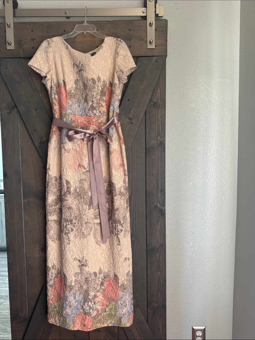 Elegant Floral Lace Midi Dress in Blush Pink